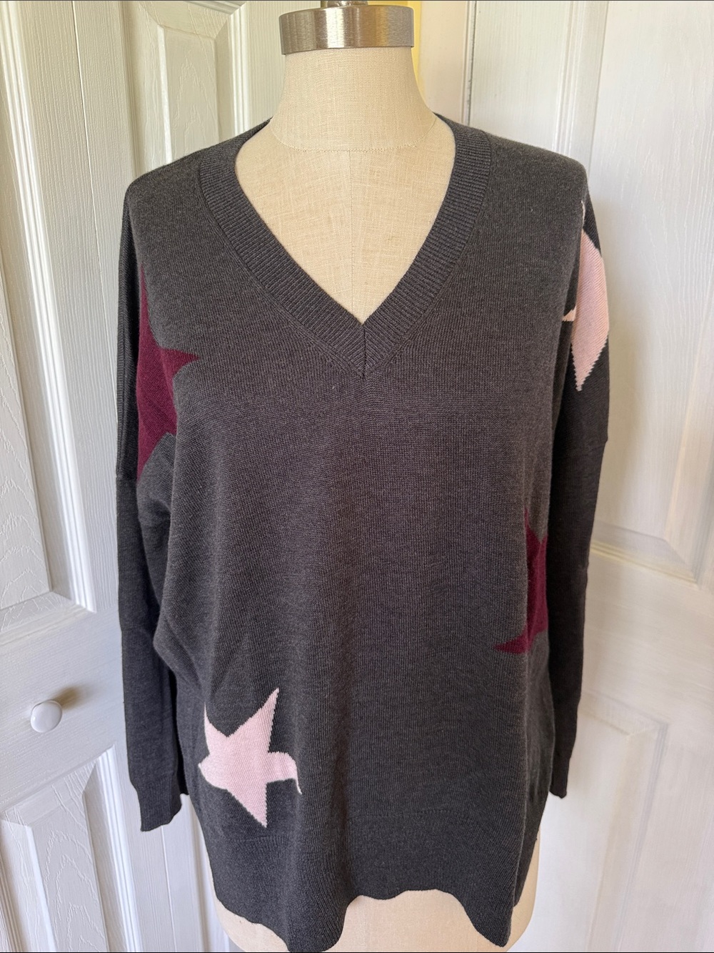 Kut from the Kloth V-Neck Sweater with Large Stars size M